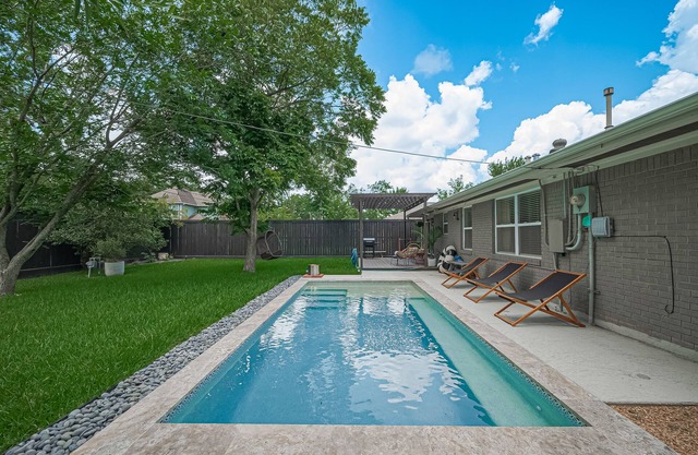 Beautiful mid century oasis in trending oak forest with private pool