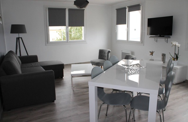 Beautiful Modern Apartment near the beach of the groove in Saint-Malo T3 80M2