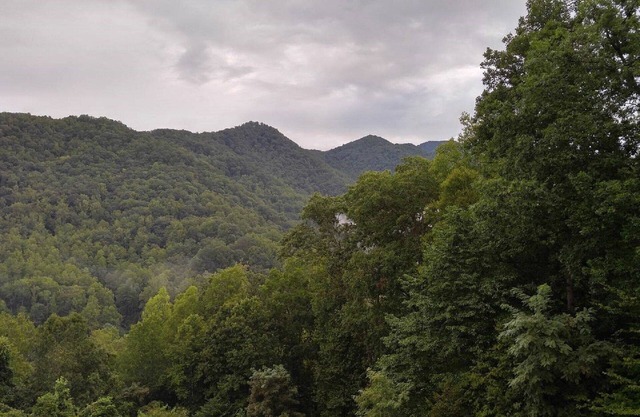 Beautiful Mountain views with private balcony close to Asheville, NC