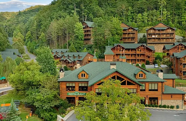 Beautiful mountain views from your resort & minutes from Gatlinburg/Pigeon