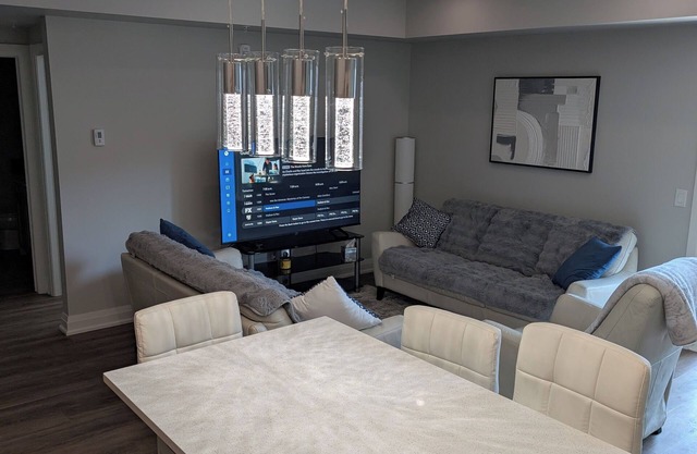 Beautiful new2 bedroom condo very spacious,15 min from Niagara falls