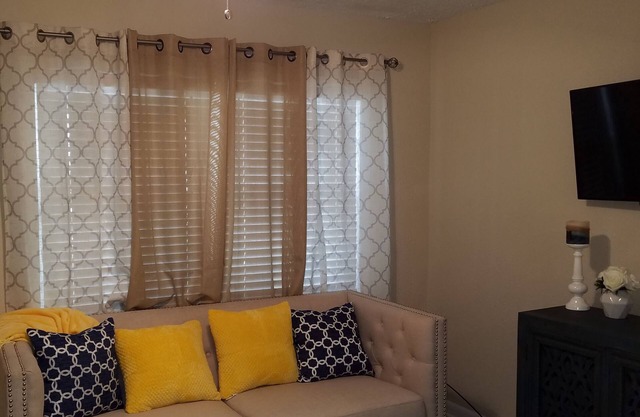 Beautiful newly remodel 2 bdrm duplex in the heart of downtown Jax urban core
