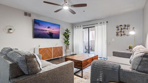 Beautiful newly remodeled 2-Bdrm Biltmore Condo