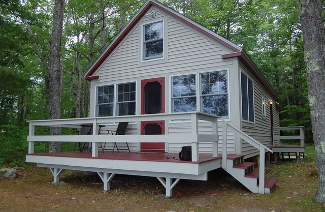 Beautiful Newly Renovated Cottage on Water's Edge of Lake Pemaquid