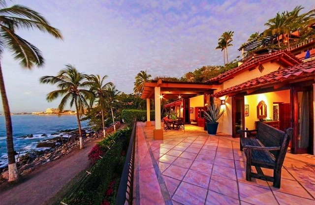 Beautiful Ocean Front Villa in Conchas Chinas