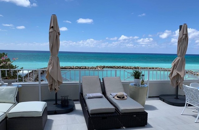 Beautiful Oceanfront 3 bed condo on Seven Mile Beach