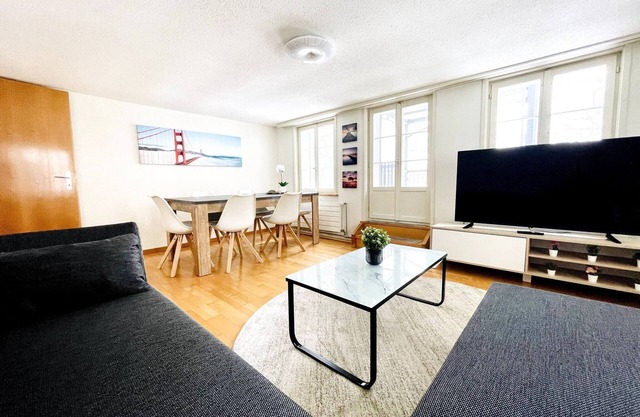 Beautiful Old Building Apartment In The Center
