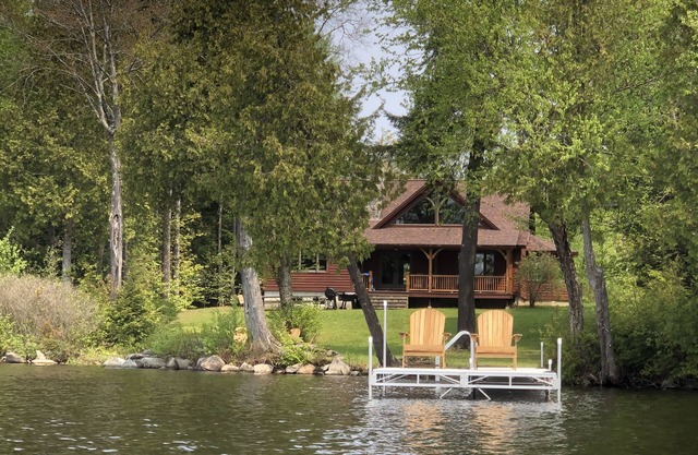 Beautiful, Peaceful Lakefront Home in woods. Canoe, Kayaks, ATV trail access.