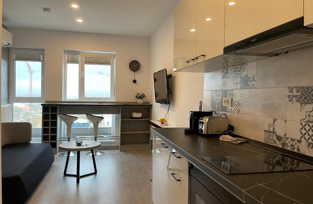 Beautiful Penthouse Lakeview W18