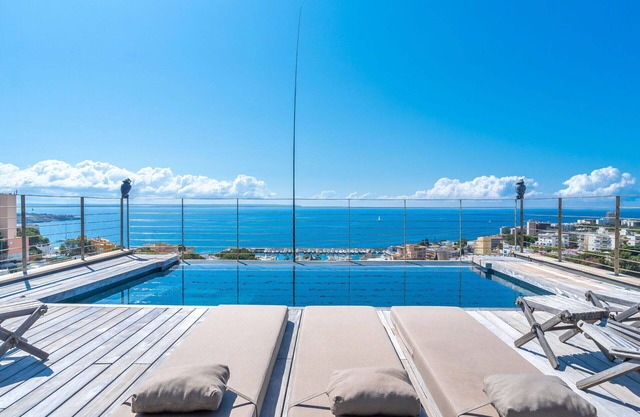 Beautiful private villa for 8 people with WIFI, A/C, private pool, TV, patio and parking