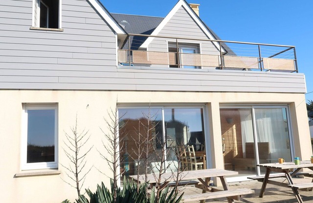 Beautiful private villa for 7 guests with WIFI, TV, terrace and pets allowed