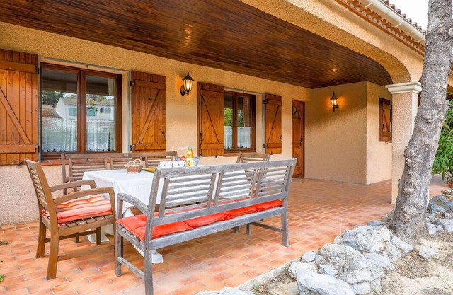 Beautiful private villa for 10 people with WIFI, TV, terrace and pets allowed