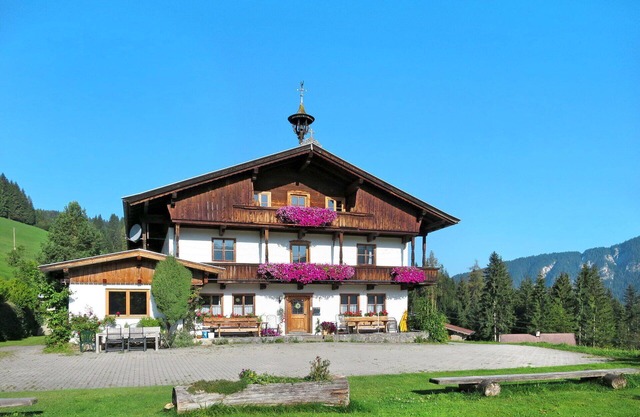Beautiful private villa for 41 guests with WIFI, TV, terrace and parking
