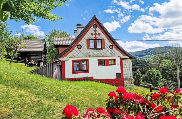 Beautiful private villa for 9 guests with WIFI, TV, terrace and parking