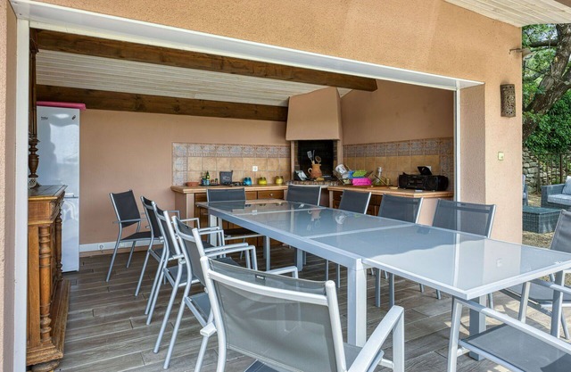 Beautiful private villa for 5 people with A/C, private pool, WIFI, TV, terrace and parking