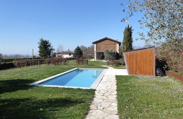 Beautiful private villa with private pool, sauna, A/C, WIFI, hot tub, TV, pets allowed and parking