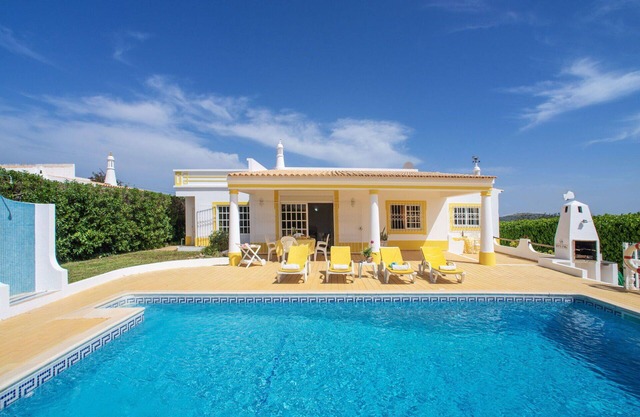 Beautiful private villa for 6 guests with private pool, A/C, WIFI, TV, terrace and parking