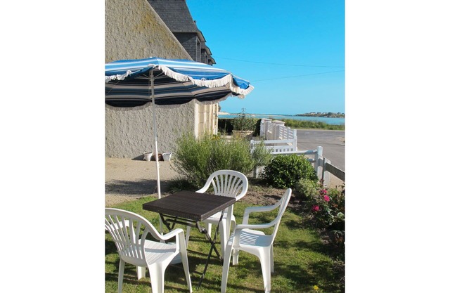 Beautiful private villa for 3 people with WIFI, TV, terrace, pets allowed and parking