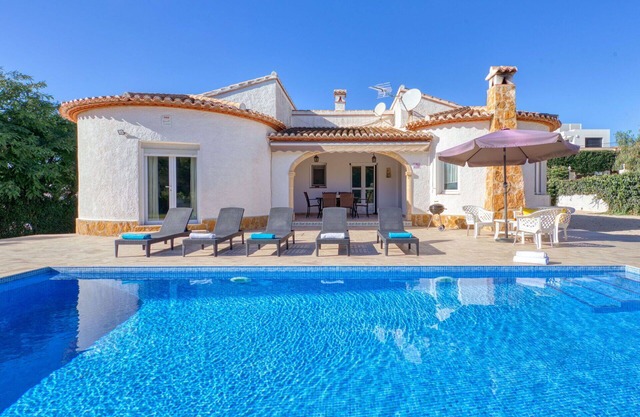 Beautiful private villa with private pool, WIFI, A/C, TV, terrace, pets allowed and parking