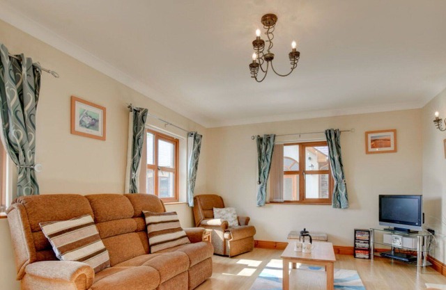 Beautiful private villa for 4 guests with WIFI, TV, patio, pets allowed, panoramic view and park...