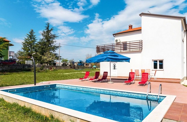 Beautiful private villa for 8 guests with A/C, WIFI, private pool, TV, terrace and parking