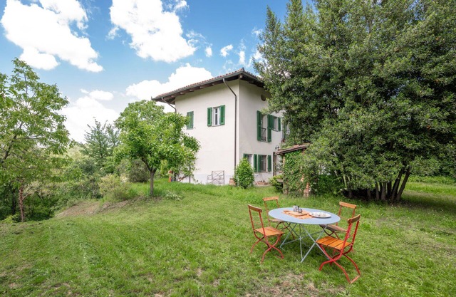 Beautiful private villa for 7 people with TV and balcony