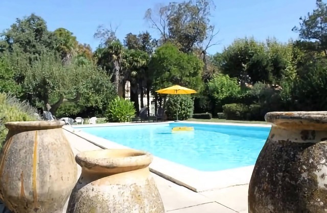 Beautiful Provencal house with character, in the heart of the Crau meadows