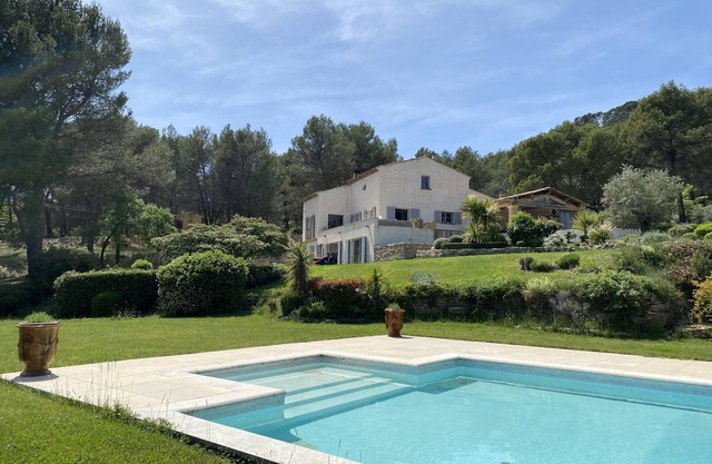 Beautiful Provencal house with magnificent view of pool and garden