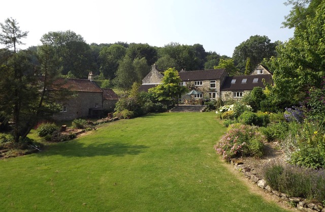 Beautiful River House, BathnRated AA 5 stars n8 -16 guests