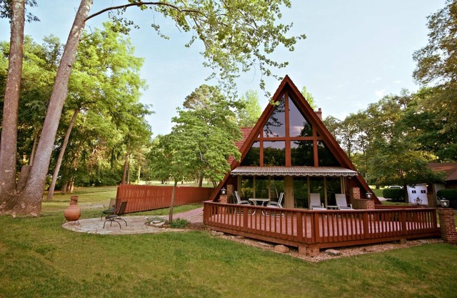 Beautiful Riverfront Location. Great Fishing. Wonderful Accommodations.