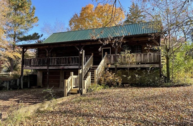 Beautiful Rustic Log Cabin Near Kentucky Lake
