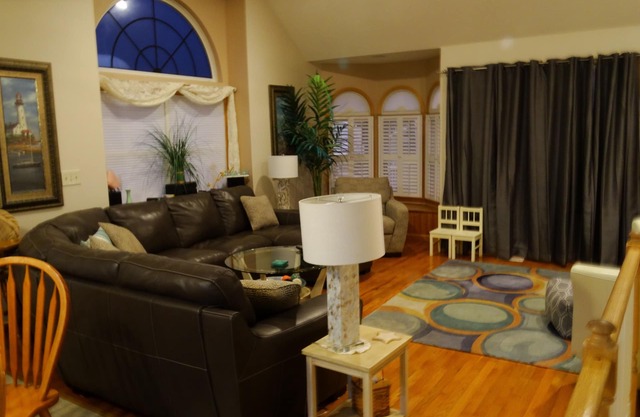 Beautiful Sea Isle City home! 5 BR3.5 BA Close to center of town!