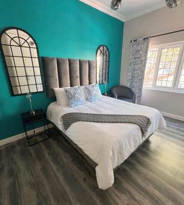 Beautiful SeaPoint Holiday Apt