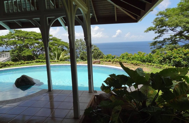 Beautiful, secluded, open plan cottage with spectacular sea views