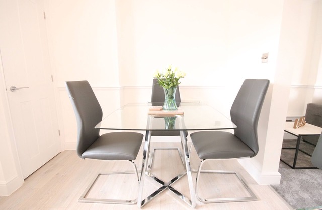 Beautiful Serviced Apartment in Leatherhead top floor