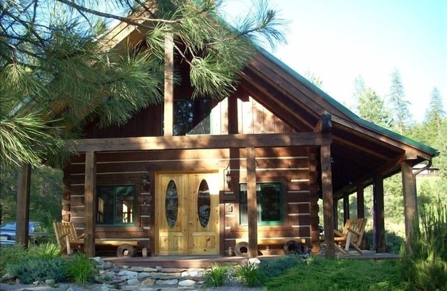 Beautiful Sloway Cabin by the Clark Fork River