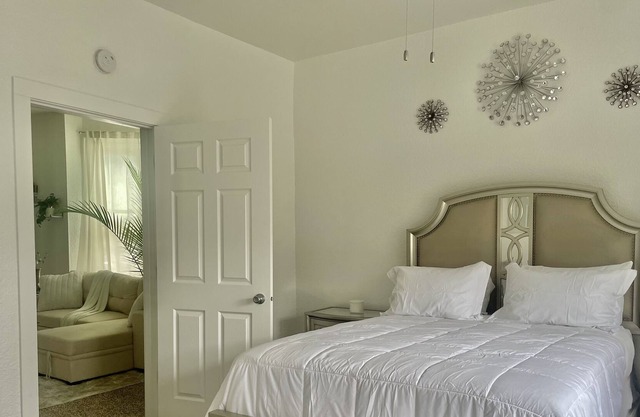 Beautiful spacious 4 bedrooms, 2 baths near downtown St. Paul