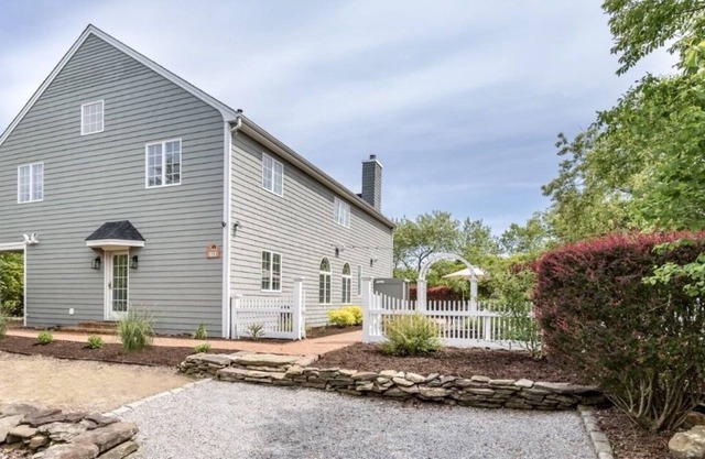 Beautiful, spacious, newly renovated house close to Ditch plains