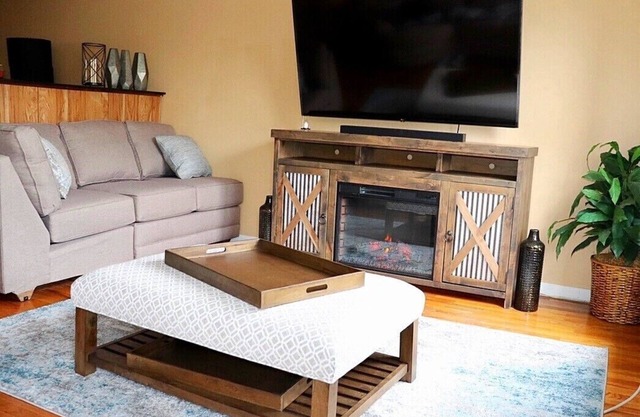 Beautiful, Spacious, Private Oasis w/FirePlace