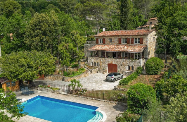 Beautiful stone villa with swimming pool in Le Tignet