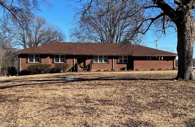 Beautiful Town and Country Farm - Close to Oxford & Sardis/Enid Lakes