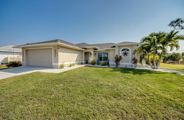 Beautiful vacation villa on Florida's west coast-pool, Wi-Fi; last minute +short times