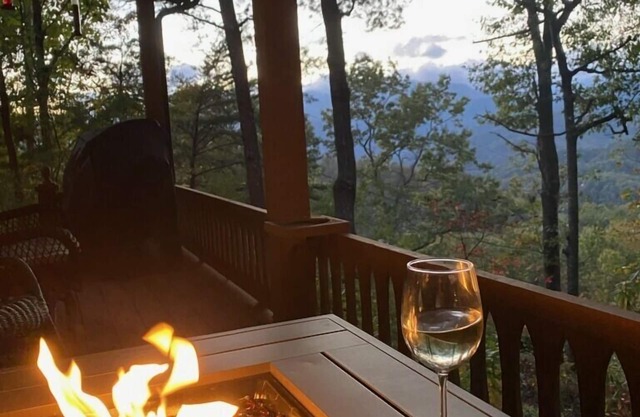 Beautiful Views! Your Outdoor Paradise awaits. Mountain Cabin with great sunsets