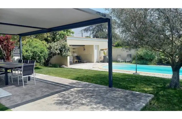 Beautiful Villa with swimming pool, petanque, billiards, table football