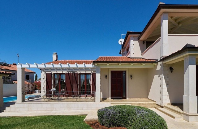Beautiful Villa Bellissima with a pool