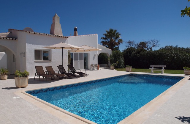 Beautiful villa w. heated pool, peaceful, family-friendly, high speed internet