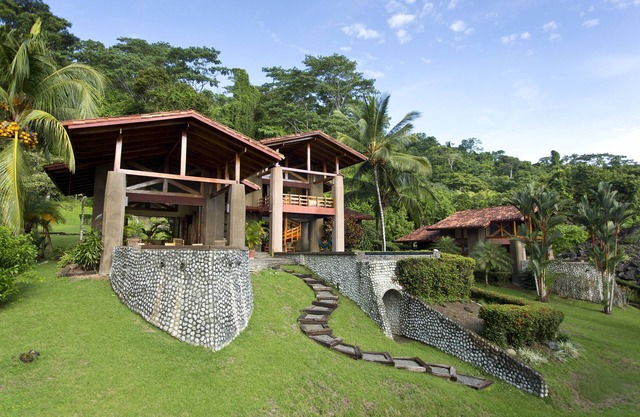 Beautiful Villa with Pool on Backwash Bay