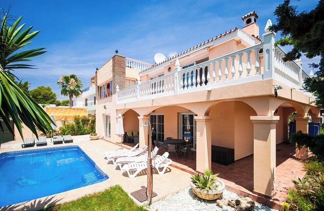 BEAUTIFUL VILLA WITH PRIVATE POOL, GARDEN NEAR THE BEACH, HEATED POOL