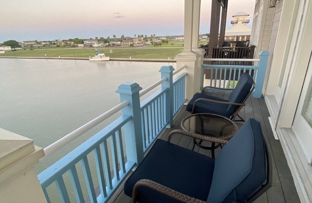 Beautiful water front cottage