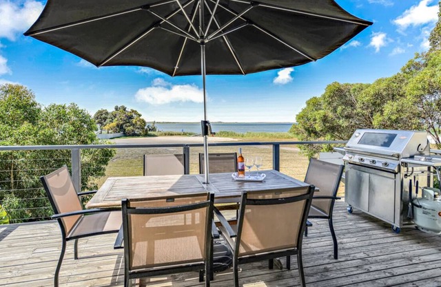 Beautiful Waterfront Home on Hindmarsh Island